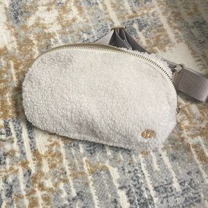 Lululemon fleece Everywhere belt bag NWOT
